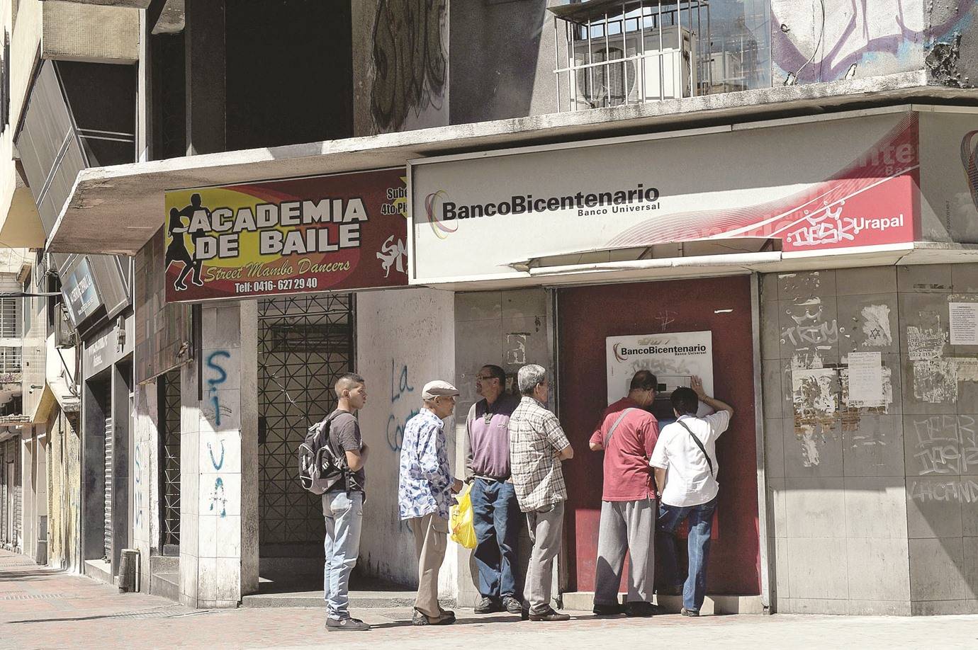 بدء تداول الأوراق النقدية الجديدة في فنزويلا