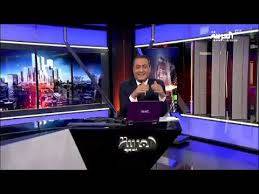 بالفيديو - عندما تهبط كرسي المذيع على الهواء