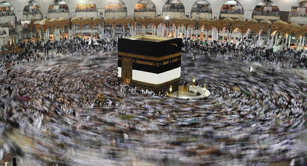 وزير سعودي مشيدا بإسرائيل: لم تمنع المسلمين من الحج ودولة أخرى منعتهم (فيديو)