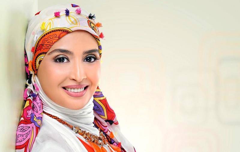 حنان الترك تحذف الحجاب وتعود بعد أن اعتزلت مع نيشان