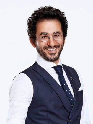 أحمد حلمي يهنئ جمهوره بالعيد بطريقة غريبة شاهدوا ماذا فعل؟