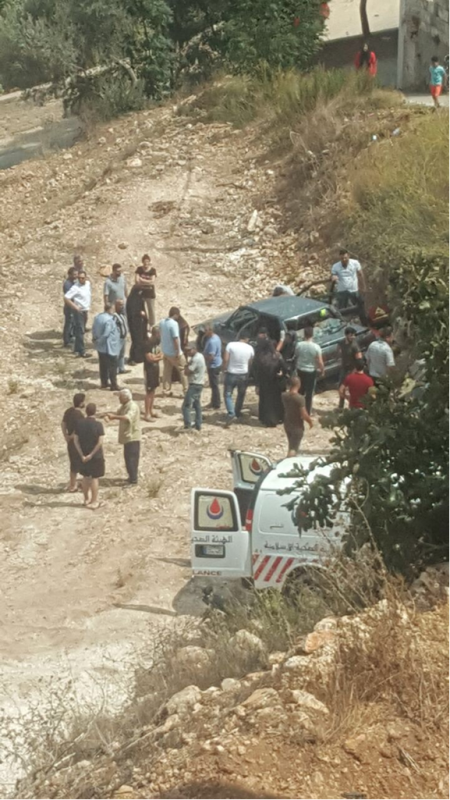 بالصورة..جرح ام واولادها الاربعة بانحراف سيارة على طريق الخيام