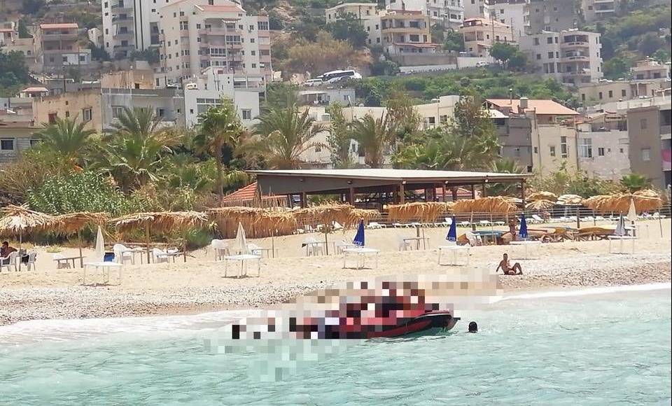 إنقاذ 8 أشخاص اصطدم زورقهم بالرمال مقابل شاطئ العقيبة
