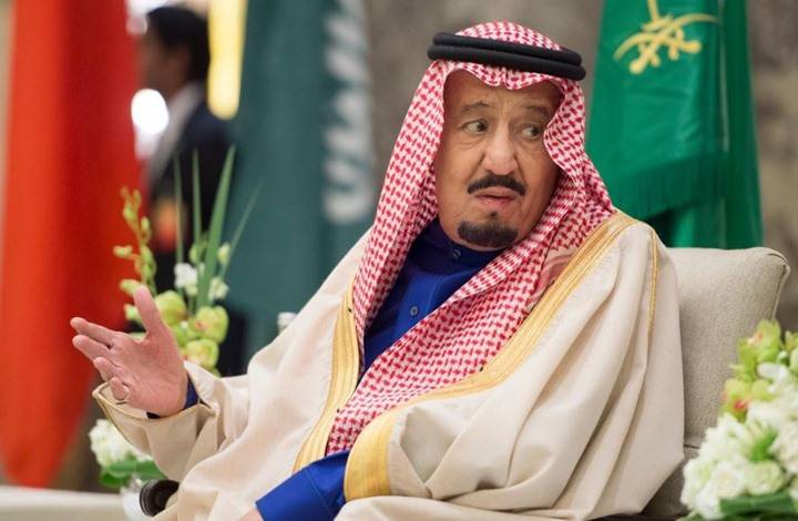 شاهد... رد فعل الملك سلمان عند لقائه "مدير عام المجاهدين"