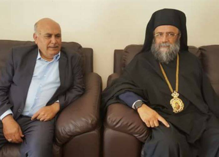 حسين واصل استقبال المهنئين بالأضحى