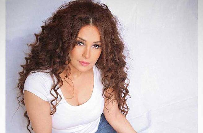 بالصور - شقيقا كندة حنا يخطفان الأنظار بوسامتهما... من يشبهها أكثر؟