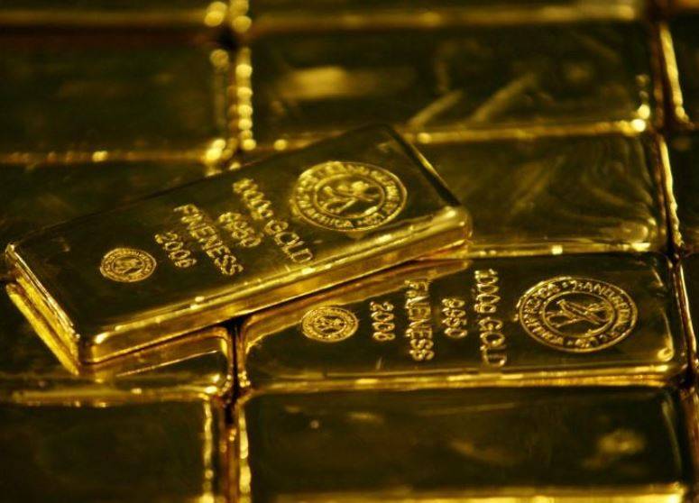 الذهب ينخفض مع صعود الدولار بدعم مخاوف الرسوم وتوقعات الفائدة