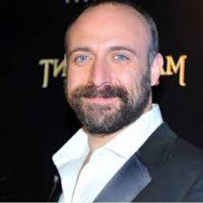 خالد أرغنش من امام المستشفى!!