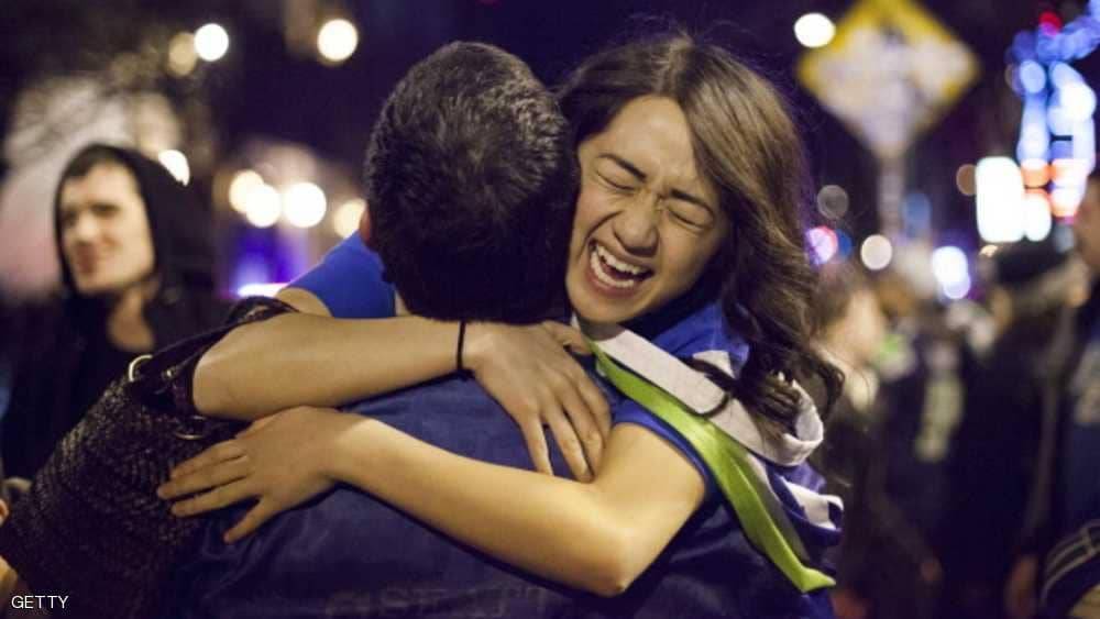 مانح أحضان".. وظيفة براتب 40 دولار في الساعة