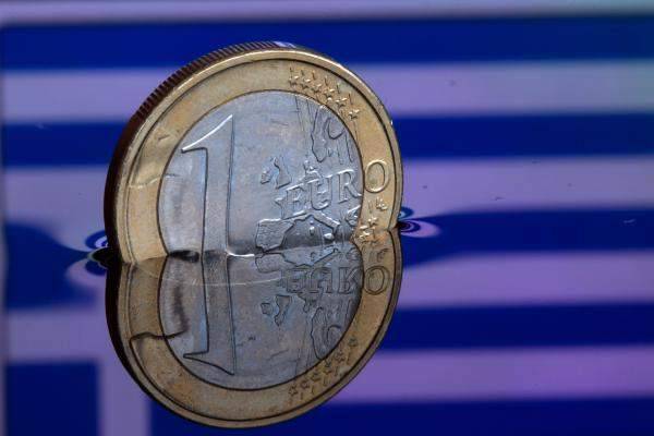 زوج اليورو يتراجع إلى مستويات 1.1558 دولار