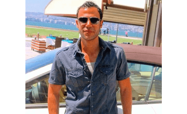 محمد إمام يعلِن ارتباطه بشكل غير مباشر