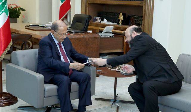 عون يتلقى دعوة من جعجع