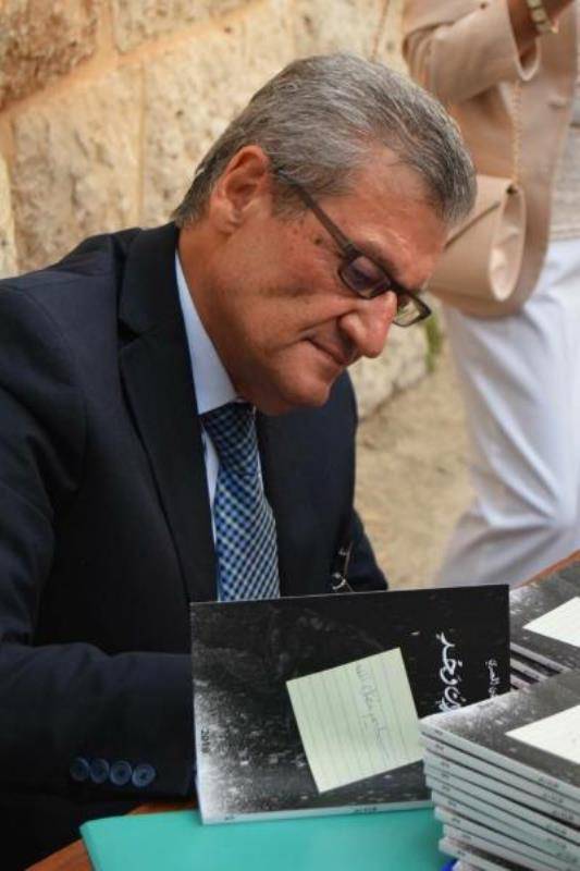 قبلان المصري وقع ديوانه الأول قطرات وجد في اهدن