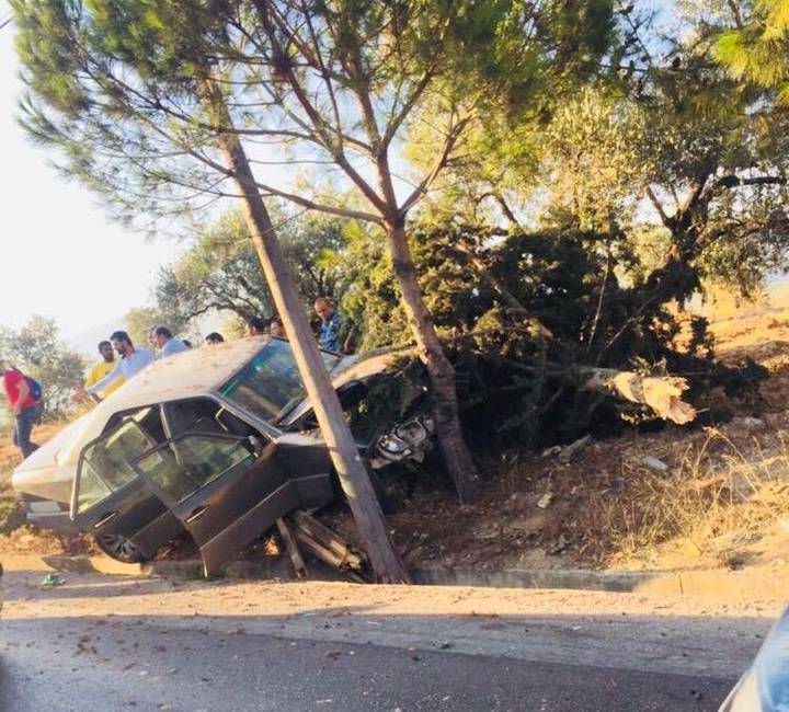 بالصورة..قتيل وجريح بارتطام سيارة بحافة طريق في كفرحبو ـ الضنية