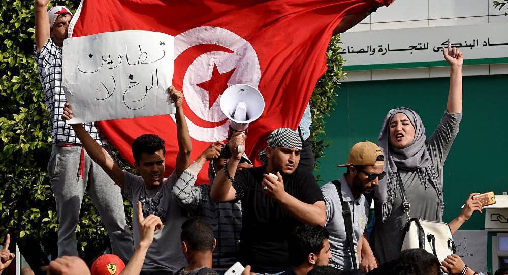 الخلاف على رئيس الحكومة يعيد تشكيل الجبهات في تونس