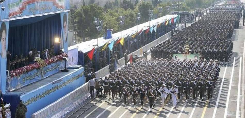 إيران تكشف عن تصنيعها غواصة متطورة.. هذه إمكاناتها