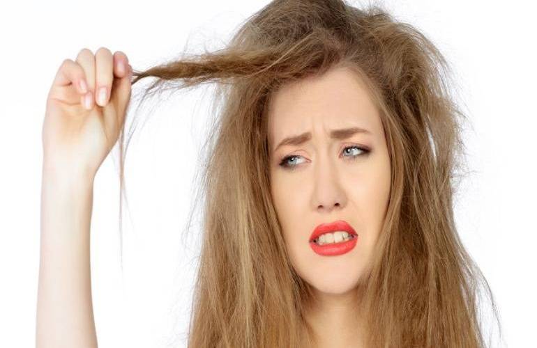 تعرّفي إلى طريقة لتخليص الشعر من التقصف من دون تقصيره