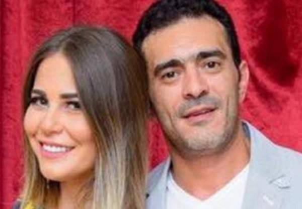 زوج منة حسين فهمي يدافع عن 