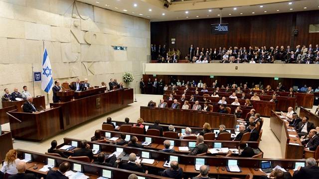 وزير إسرائيلي يطلب ملاحقة النواب العرب بتهمة الخيانة