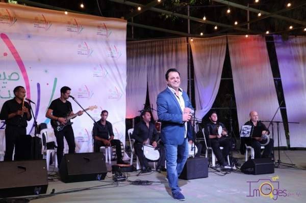 رفيق خويري يغني ملحم بركات ووديع الصافي في بيت شباب...
