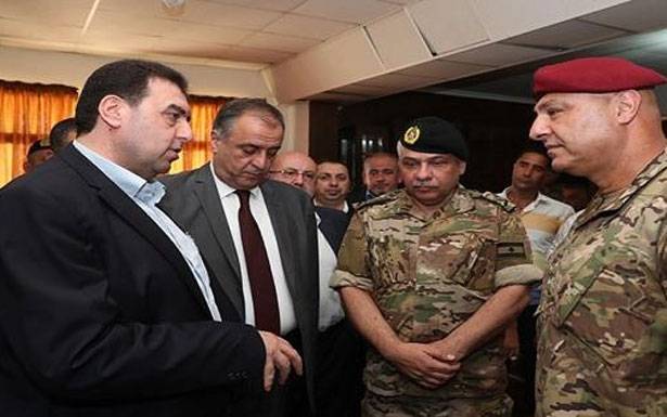 تكريم العكاريين المساهمين
في بناء سور قاعدة القليعات الجويّة