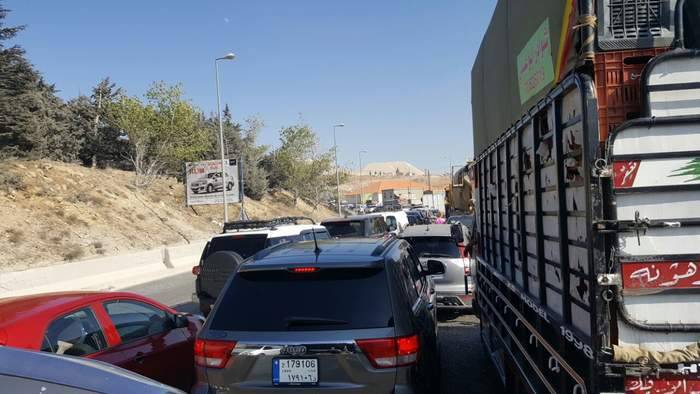 منع مرور الشاحنات على طريق ضهر البيدر!
