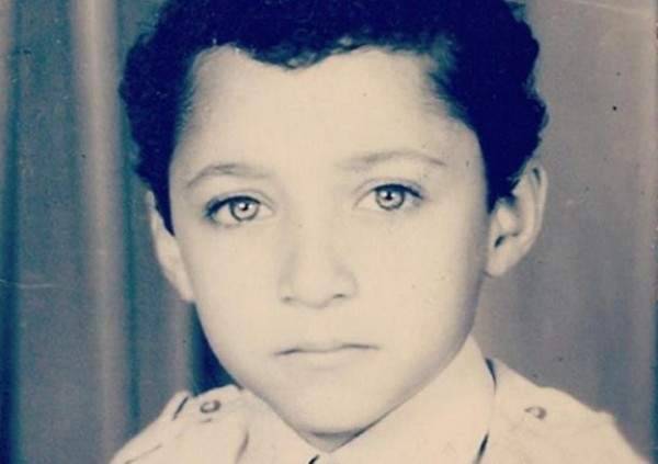 هذا الطفل أصبح ممثلاً مصرياً شهيراً... خمنوا من هو ؟!