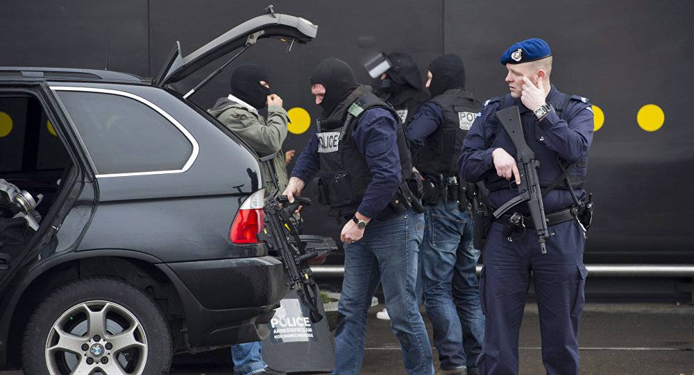 السلطات الهولندية ترجح وجود دافع إرهابي في حادثة الطعن بأمستردام