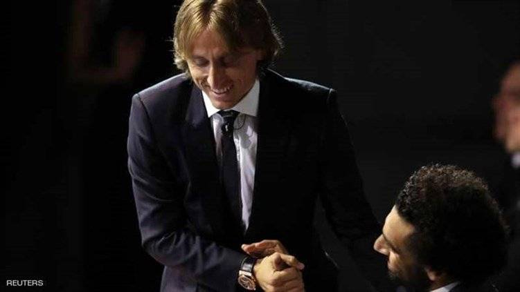 محمد صلاح يتجاهل راموس بعد جائزة "أحسن المدافع"