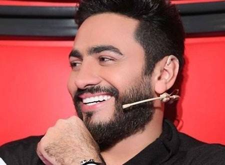 ماذا فعل تامر حسني في حفله الأخير ؟