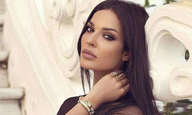 أهل الفن يواسون نادين نجيم في حزنها