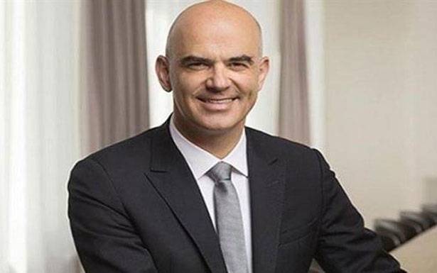 بيرسيه غادر لبنان: مُهتمون
 بعدم ترك لبنان وحيداً