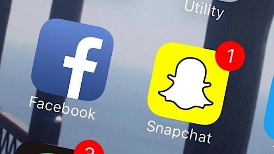 منافسة بين فيس بوك وسناب شات ..والأخير يجذب الشباب !