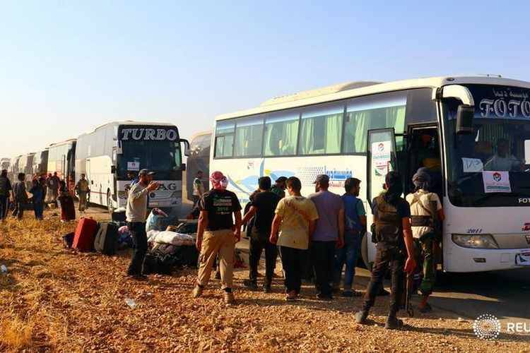 أكثر من 2500 عائلة نازحة سورية سجلت اسمها طوعا للعودة
اليوم الثلاثاء تنطلق 500 حافلة ومئتي شاحنة لنقلهم من لبنان الى سوريا