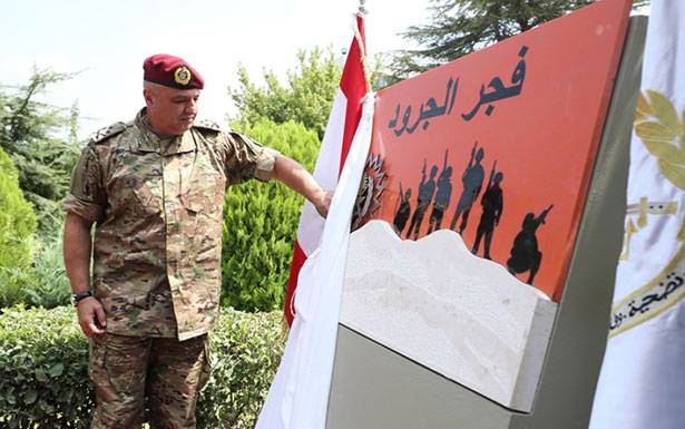 إزاحة الستار عن نصب تذكاري

لمعركة «فجر الجرود» في وزارة الدفاع