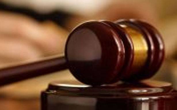 اشغال الغرفة المجاورة للمأجور والقيام ببعض التعديلات فيه