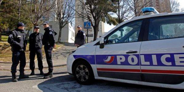 جريمة مروعة..لبناني يقتل والديه وشقيقته في فرنسا!