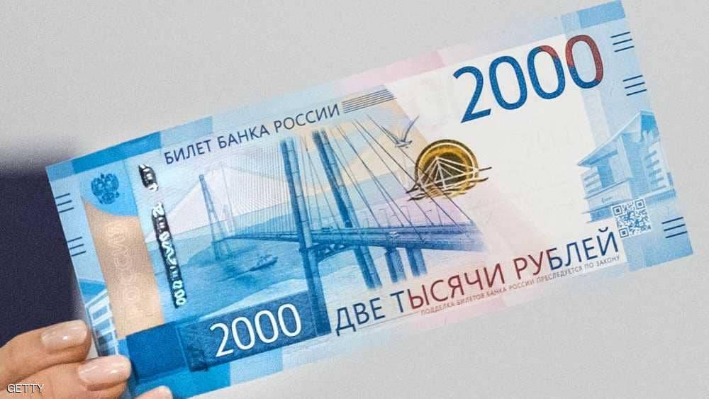 انهيار العملات أمام الدولار.. للروبل رأي آخر