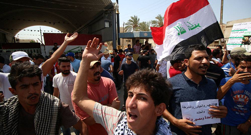 اشتعال النار بمبنى الإدارة المحلية في البصرة