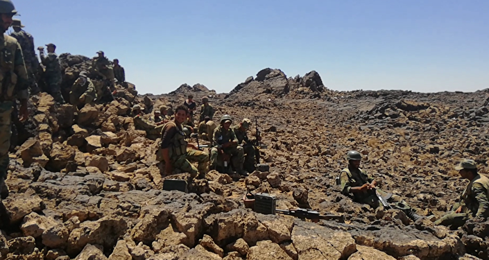 أسوة بأخوتهم في "النصرة" في إدلب... فرار "داعش" في البادية والجيش يقتحم سفوح البراكين (صور)