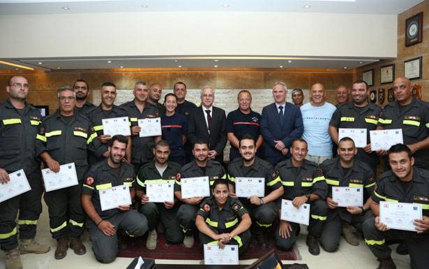 عناصره أنقذوا شابين من الغرق قبالة خليج جونيه

خطار سلّم شهادات لمدرّبين في الدفاع المدني

حول التقنيّات الحديثة في إخماد الحرائق