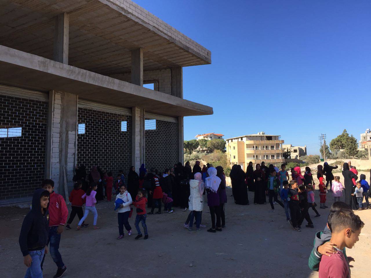 تجمع عدد من النازحين في النبطية تمهيدا لعودتهم الى سوريا