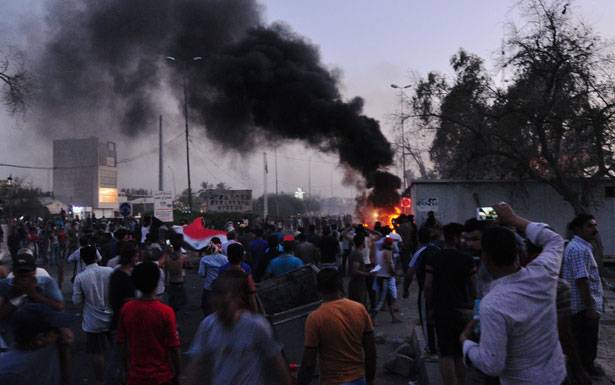 الحشد الشعبي: مؤامرة أميركية ــ سعودية لتشكيل حكومة ضعيفة

قتلى وجرحى باشتباكات بين الشرطة والمحتجين في البصرة