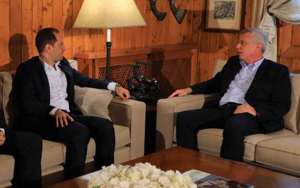 فرنجيه استقبل وفداً كتائبياً

برئاسة سامي الجميّل مُعزياً