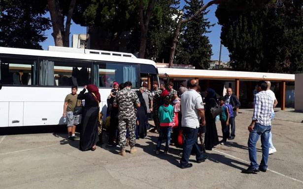 العائدون الى سوريا متباهون بنزع صفة «النازح» عنهم