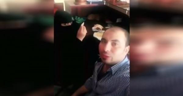 القبض على رجل مصري بتهمة "تناول الطعام مع شابة سعودية"