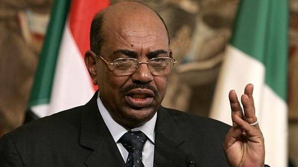 السودان... البشير يحل مشكلة الوفاق الوطني