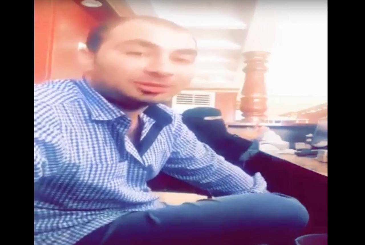 تناول الفطور مع موظفة... فضبطته وزارة العمل!!!