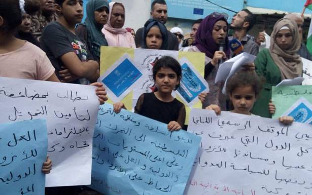 الفلسطينيون في مخيمات الجنوب: رفع الغطاء المالي عن الاونروا اعلان حرب شاملة