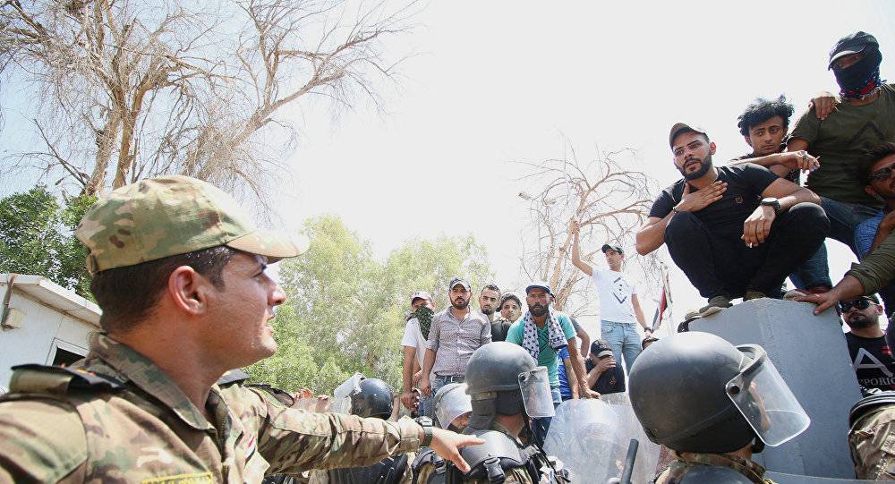 في خضم المظاهرات... إصدار مذكرة توقيف بحق محافظ البصرة